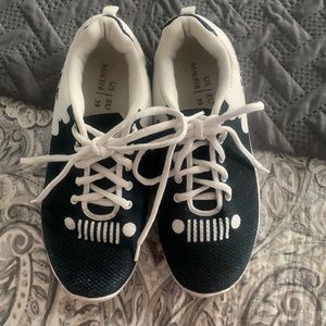 Custom JEEP shoes size US  M size 6 W size 8 EU 39 Can be worn as either